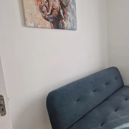 Quiet 1br Retreat- Fast Internet- Walk-in Shower كورك