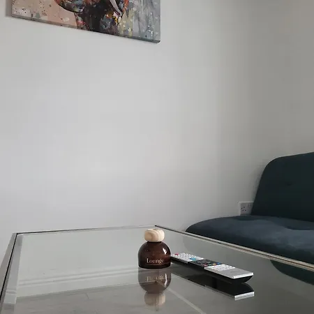 Apartment Quiet 1br Retreat- Fast Internet- Walk-in Shower *