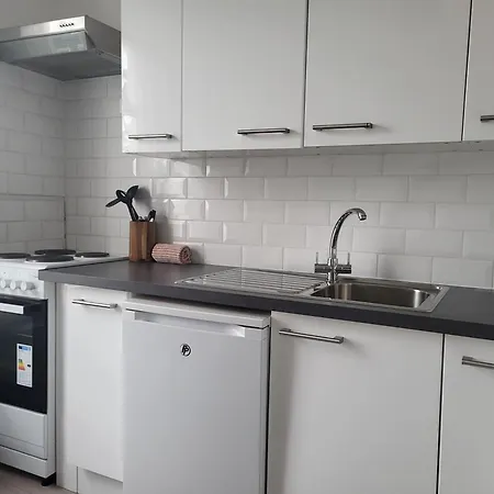 Quiet 1br Retreat- Fast Internet- Walk-in Shower