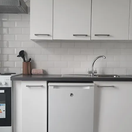 Apartment Quiet 1br Retreat- Fast Internet- Walk-in Shower