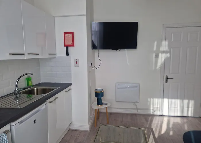 Quiet 1br Retreat- Fast Internet- Walk-in Shower