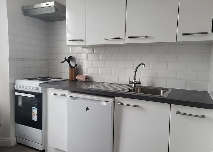 Quiet 1br Retreat- Fast Internet- Walk-in Shower